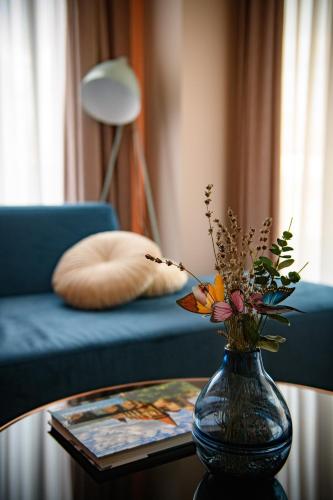 a vase with flowers on a table in a living room at Vila Sarisa in Deva