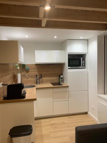 Een keuken of kitchenette bij Duplex Vieux Lille