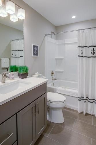a bathroom with a toilet and a sink and a tub at The Jetty House in Ocean Shores