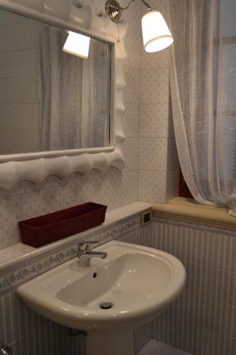 a bathroom with a sink and a mirror at Villa Ethnic Chic in Bisceglie