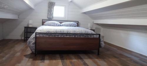 Ένα ή περισσότερα κρεβάτια σε δωμάτιο στο Le Chalet de la Villa Terre Neuve