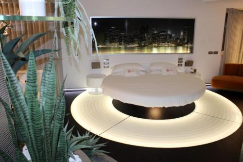 a room with two beds and a cactus at DOMUS Grand Hotel in Rende