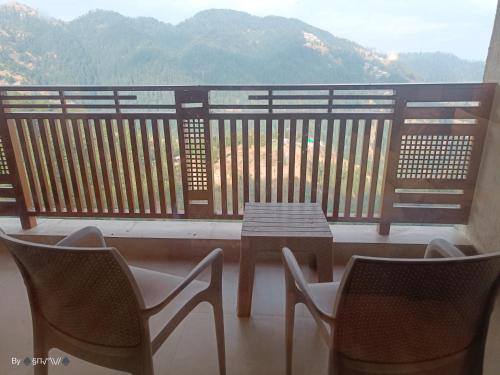 Pemandangan gunung umum atau pemandangan gunung yang diambil dari hotel