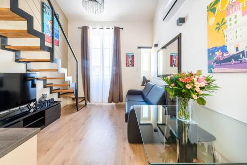 Central Lamartine Flat - Brand New