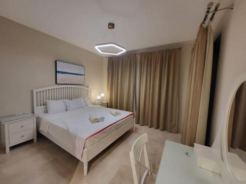 A bed or beds in a room at Mangroovy - 2BR La Blanca Pool View