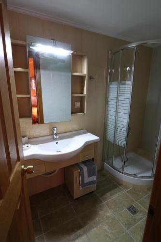 Ένα μπάνιο στο TARLAS ROOMS