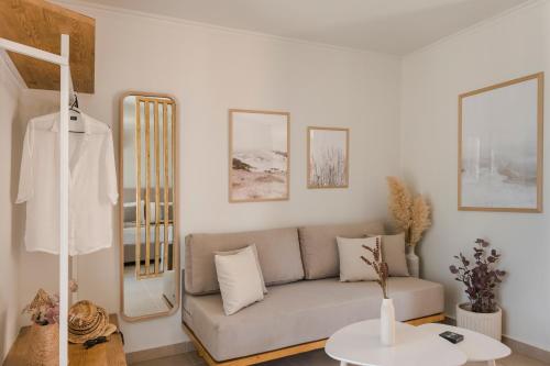 Theseus Seafront Houseにあるシーティングエリア