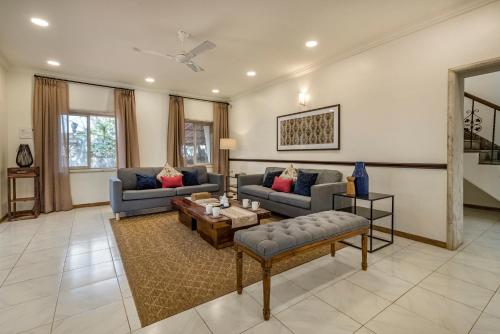 Posezení v ubytování SaffronStays Gaia, Alibaug - pool villa near Mandwa Jetty perfect for large groups