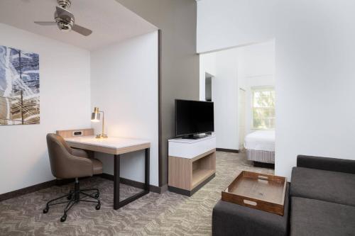 TV a/nebo společenská místnost v ubytování SpringHill Suites by Marriott Williamsburg