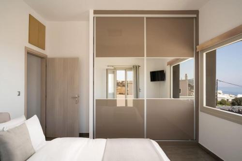 In the heart of Fira & free pool - Nychteri suite
