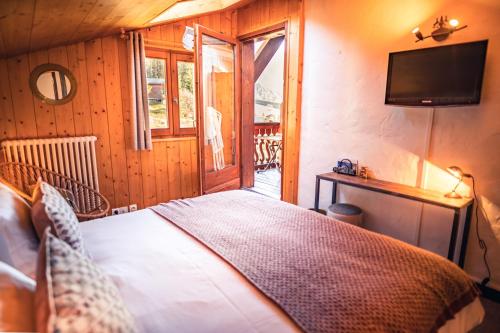 Postel nebo postele na pokoji v ubytování Chalet-hôtel Gai Soleil