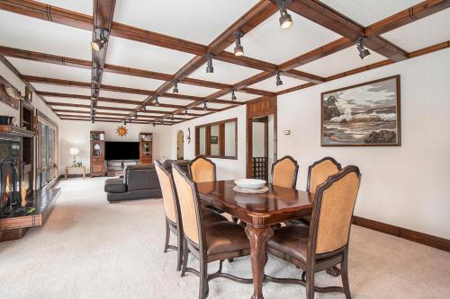 a dining room with a table and chairs at The Sugar Maple Home in South Haven