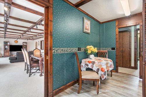 a dining room with a table and chairs at The Sugar Maple Home in South Haven