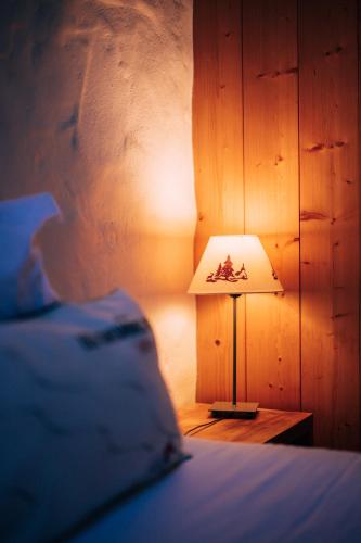 Postel nebo postele na pokoji v ubytování Chalet-hôtel Gai Soleil