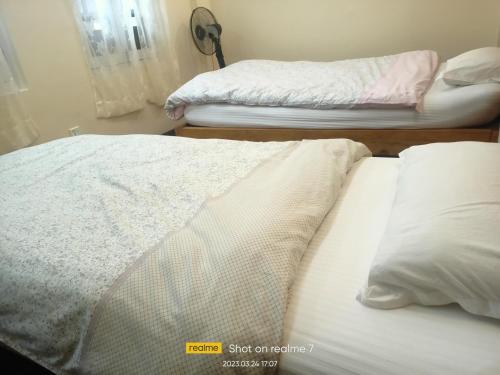 Postel nebo postele na pokoji v ubytování Nirvana Kuti