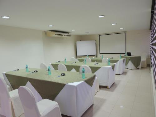 Khu vực hỗ trợ khách đi công tác/phòng hội thảo tại Hotel Club del Sol