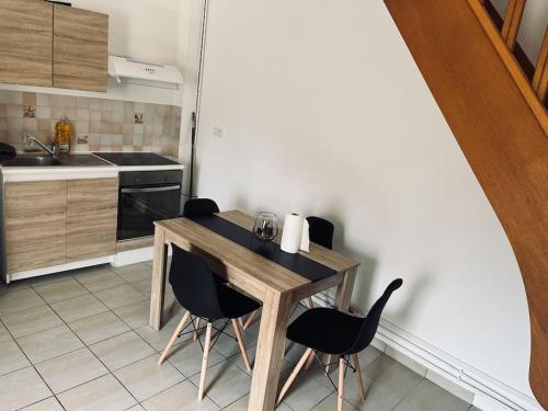 Kuchyň nebo kuchyňský kout v ubytování Bel appartement duplex - Nogent hypercentre