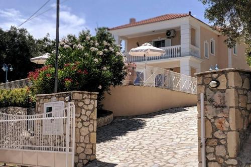 Φωτογραφία από το άλμπουμ του Villa Asterea Near Beach Private Pool and Sea Views στο Ρατζακλί