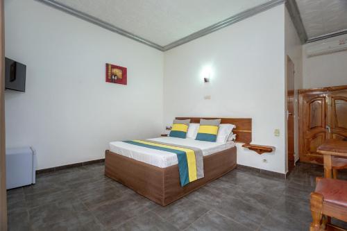Una cama o camas en una habitación de Le Relais de Kaolack