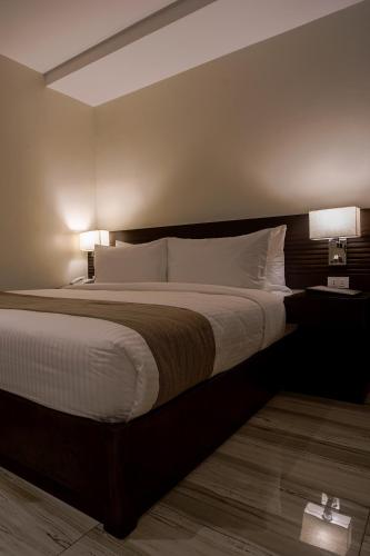 Una cama o camas en una habitación de Hotel Areca