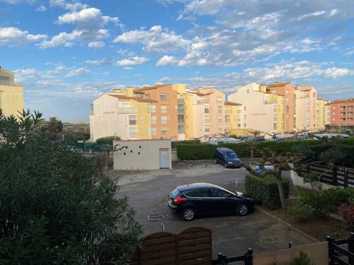 Studio rénové 200 m de la plage avec parking privé photo 28