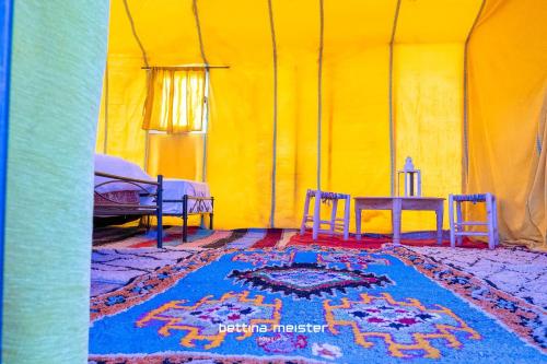Tinfou desert campにあるベッド
