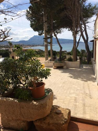 HOLIDAY HOME CON VERANDA SUL MARE e A 3 MINUTI A PIEDI DALLA SPIAGGIA