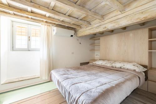 מיטה או מיטות בחדר ב-Ottavia al Foro - Luxury Property