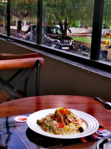 ホテルの敷地内または近くでの食事または食べ物