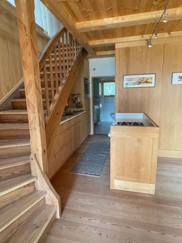 a kitchen with a staircase in a wooden house at Chalet am Waldrand in Verano