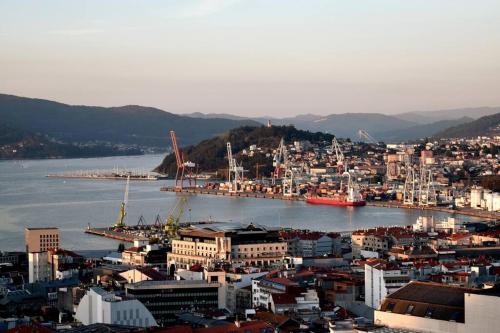 Vistas a la ria y garaje en el Castro, centro Vigo