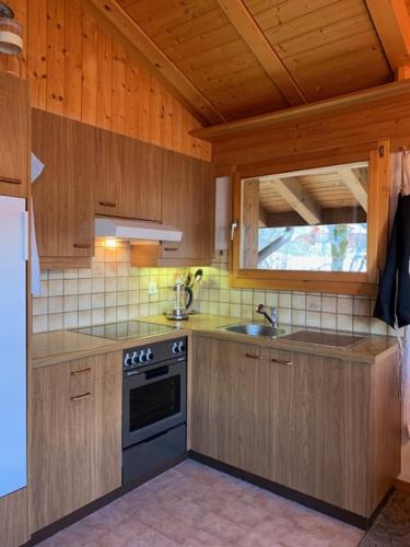 Kitchen o kitchenette sa Grindelwald-Sunneblick