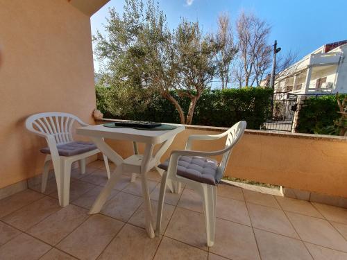 Afbeelding uit fotogalerij van Olive garden Pag in Pag