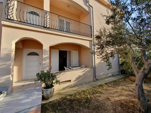 Afbeelding uit fotogalerij van Olive garden Pag in Pag