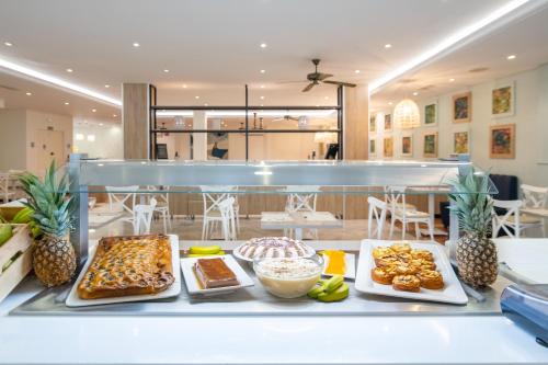 ホテルの敷地内または近くでの食事または食べ物