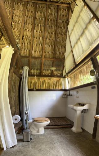 a bathroom with a toilet and a sink at Lodges Boutique La Nuit in La Vega