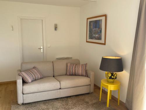 a living room with a couch and a table with a lamp at Residenza Bettina BnB & Ferienwohnungen in Ronco s/Ascona - Porto Ronco