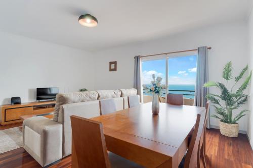 Santa Cruz Apartment with Sea View by Holiday Rental Madeira