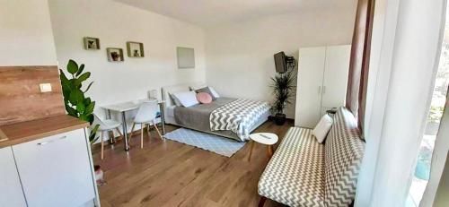 Foto dalla galleria di Studio Bianca - studio with terrace near the sea a Sukošan (San Cassiano)