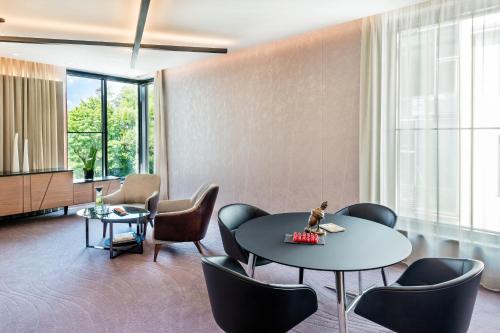 a meeting room with a table and chairs at Le Méridien Hamburg in Hamburg