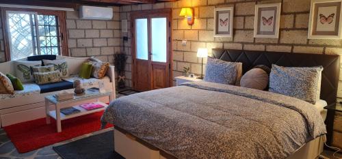 a bedroom with a large bed and a couch at Casa Ramon B&B in La Esperanza