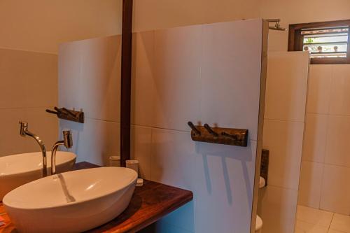 a bathroom with a sink and a shower at Vila Tao in Fortim