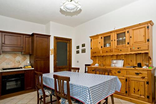 Η κουζίνα ή μικρή κουζίνα στο Casa vacanza S'ulivàriu - Posada