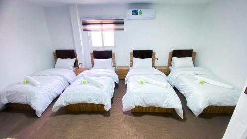 מיטה או מיטות בחדר ב-Petra Wow Hostel