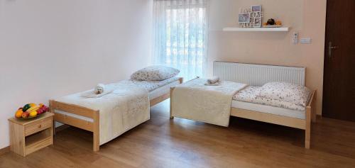 a room with two twin beds and a window at Apartamenty Górki Małe in Tuszyn
