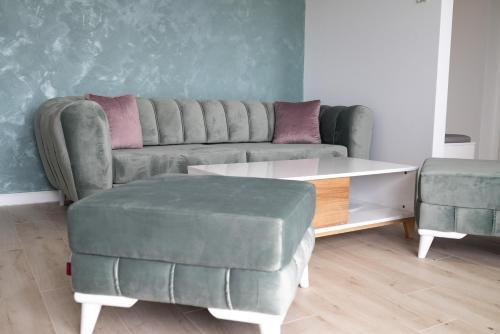 a living room with a couch and a table at Apartman Maja Lux in Subotica