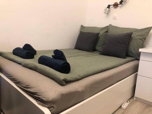 Postel nebo postele na pokoji v ubytování Lili Lakeside New Renovated