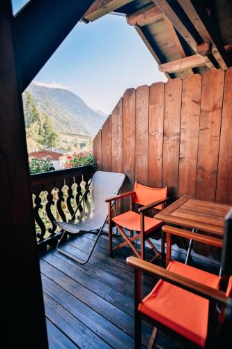 Nespecifikovaný výhled na hory nebo výhled na hory při pohledu z hotelu