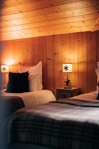 Postel nebo postele na pokoji v ubytování Chalet-hôtel Gai Soleil
