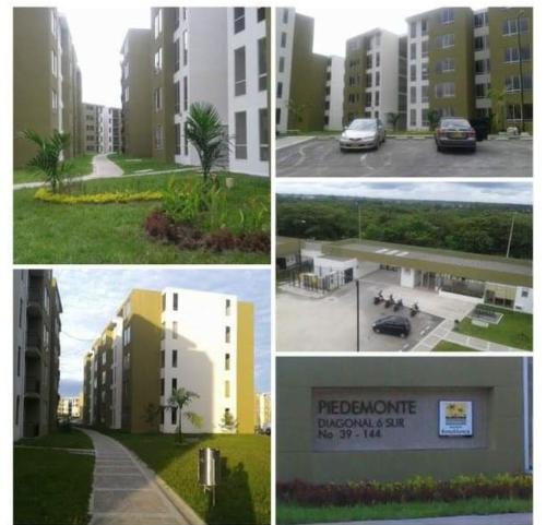 vier verschillende foto's van gebouwen en een parkeerplaats bij Apartamento Villavicencio in Villavicencio